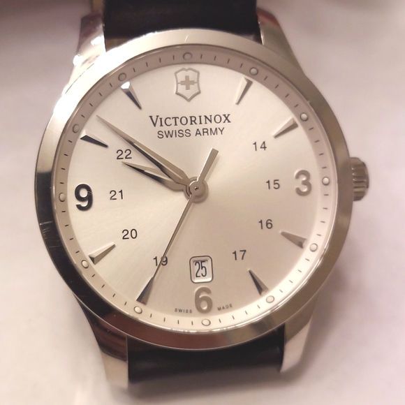 Victorinox Other - Victorinox Swiss Army Watch